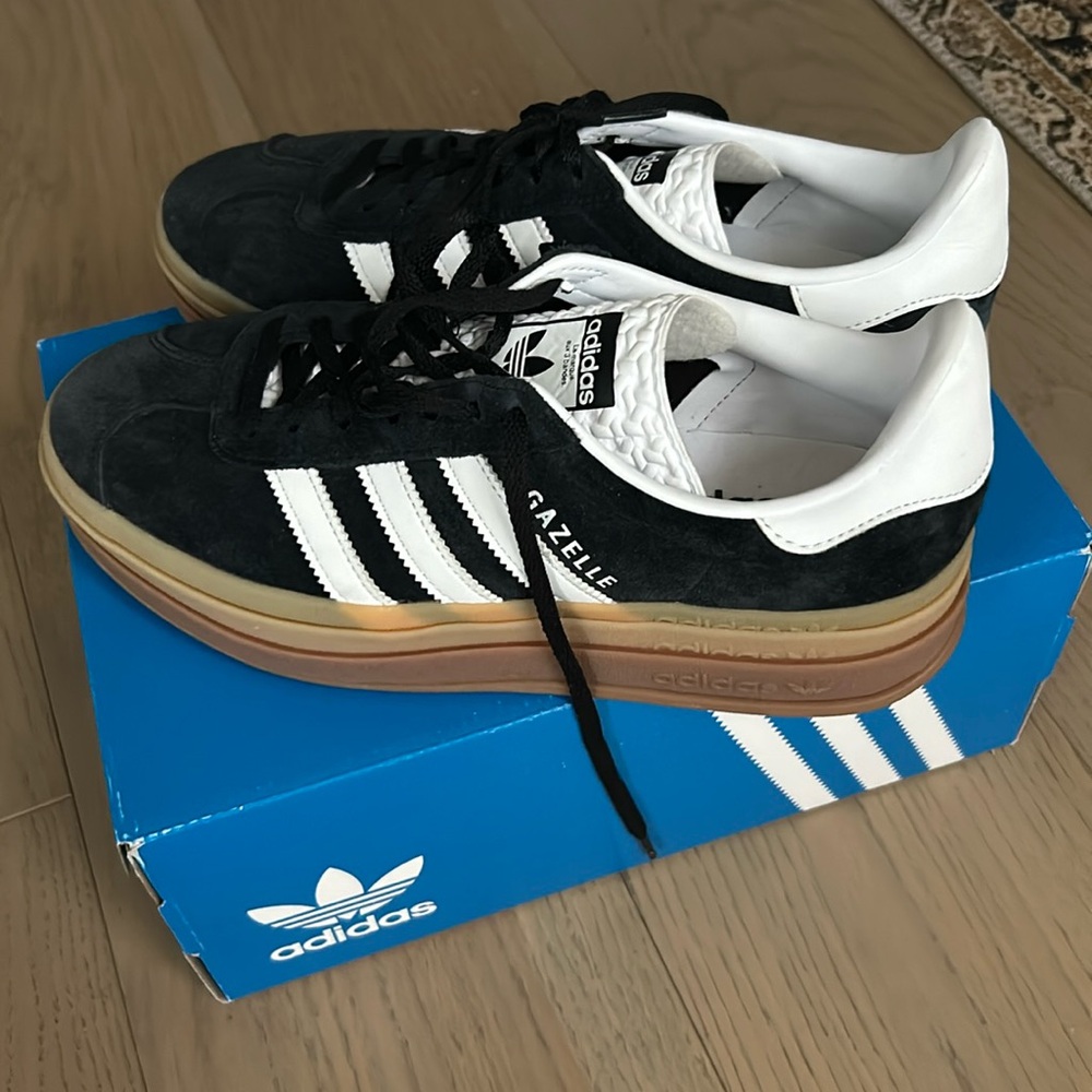 adidas gazelle bold W.